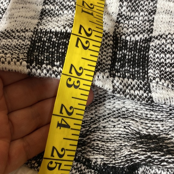 SHANNON FORD NEW YORK Black & White CHECKERED SWEATER Hi Low Hem Sz M EUC - Picture 10 of 12